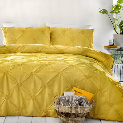 Hashtag Home Carbaugh Golden Plain Carbaugh Golden Plain Giraffe Duvet